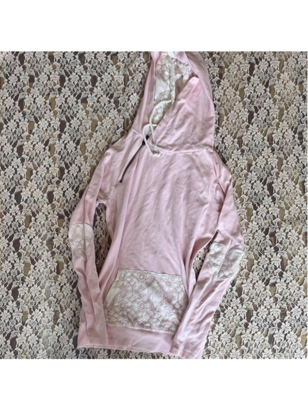 Pink lace hoodie with heart elbow patches #coquette #kawaii
Super high quality
E